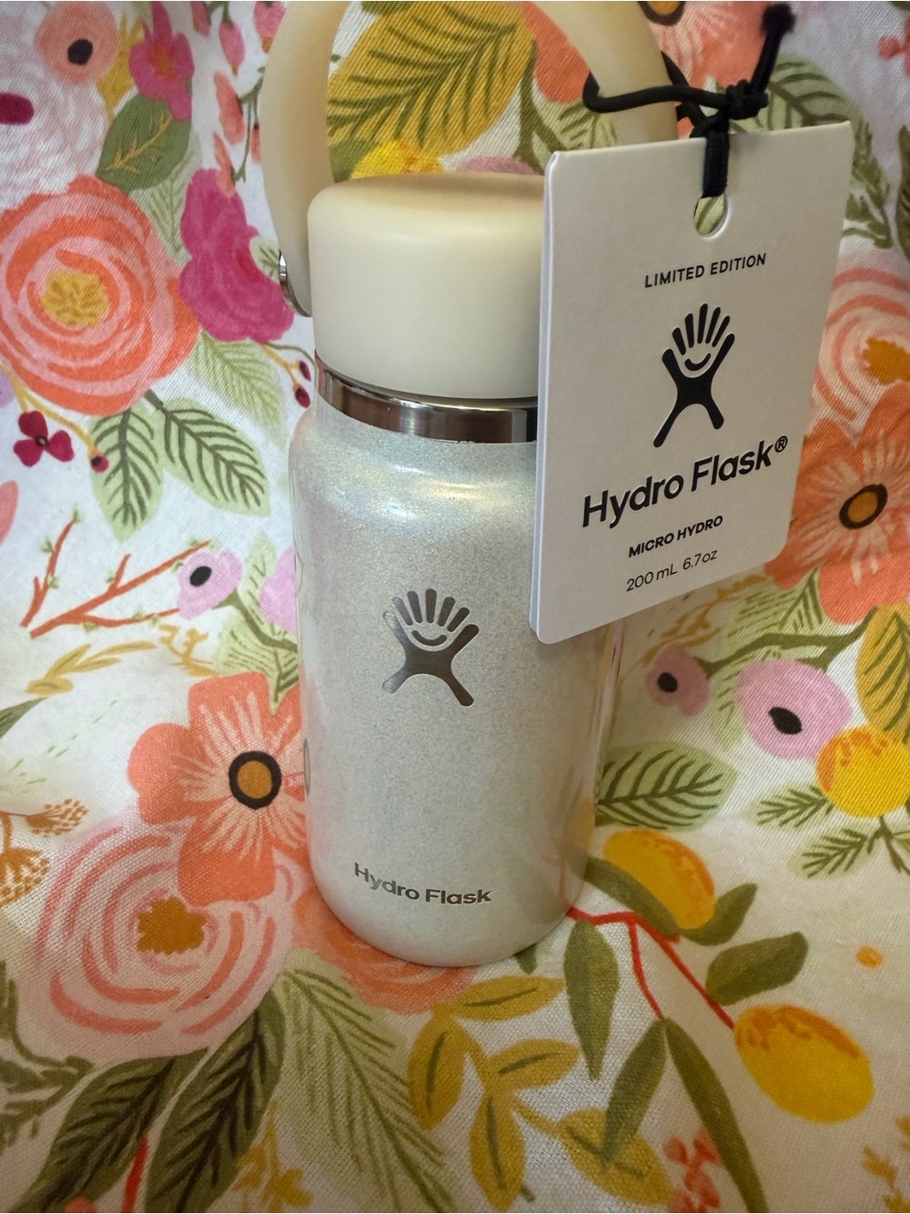 ✨NWT Hydro Flask 200mL Micro Hydro
Mini Bottle - Cream Glitter ✨